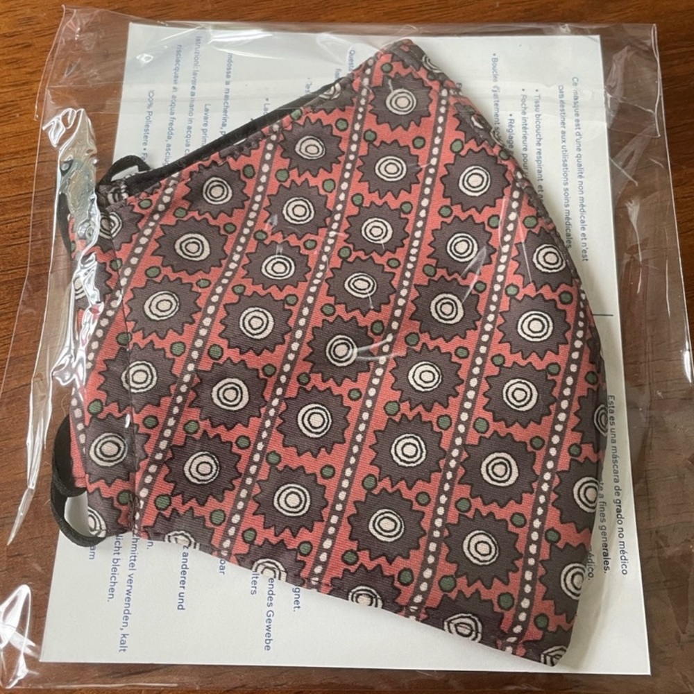 Brand new. Women’s Tory Burch Brown and White Logo Mask
